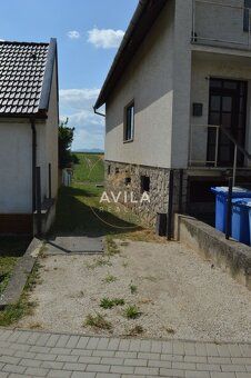 Sme AVILA. Už roky spájame ľudí s ich novým domovom. Kontakt