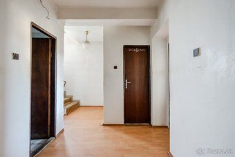 NA PREDAJ | Rodinný dom s potenciálom v obci Podhorie, okres