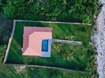 Plocha: 87.00 m² Pozemok: 800.00 m² Izby: 3 Spálne: 2 Kúpeľn