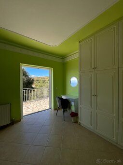Plocha: 155.00 m² Izby: 4 Spálne: 3 Kúpeľne: 3 Počet podlaží