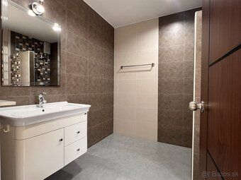 Plocha: 126.00 m² Pozemok: 364.00 m² Izby: 4 Spálne: 3 Kúpeľ