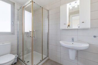 Plocha: 109.00 m² Izby: 4 Spálne: 3 Kúpeľne: 3 Počet podlaží
