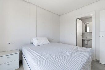Plocha: 109.00 m² Izby: 4 Spálne: 3 Kúpeľne: 3 Počet podlaží
