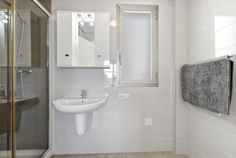 Plocha: 109.00 m² Izby: 4 Spálne: 3 Kúpeľne: 3 Počet podlaží