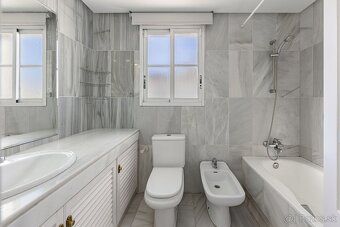 Plocha: 160.00 m² Izby: 5 Spálne: 3 Kúpeľne: 4 Počet podlaží