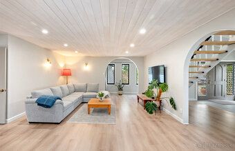 Plocha: 269.00 m² Izby: 4 Spálne: 3 Kúpeľne: 2 Rok výstavby: