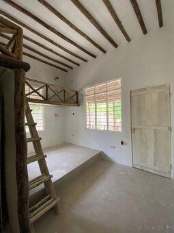 Plocha: 90.00 m² Pozemok: 1200.00 m² Izby: 3 Spálne: 2 Kúpeľ
