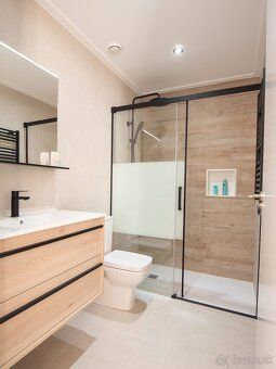 Plocha: 90.00 m² Pozemok: 241.00 m² Izby: 4 Spálne: 3 Kúpeľn