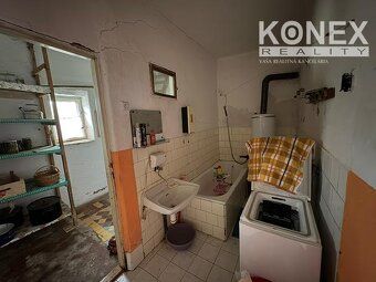ID:3995 Ponúkame na predaj pozemok s rodinným domom v pokojn