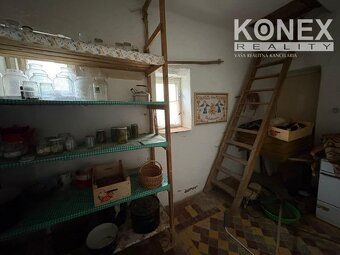 ID:3995 Ponúkame na predaj pozemok s rodinným domom v pokojn