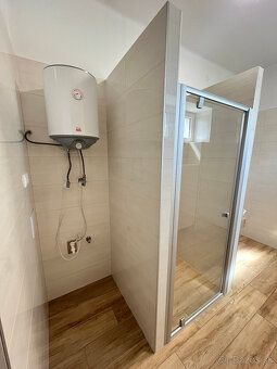 Predám veľko-metrážny 2 izbový byt 82 m2 s lodžiou, dvoma pi