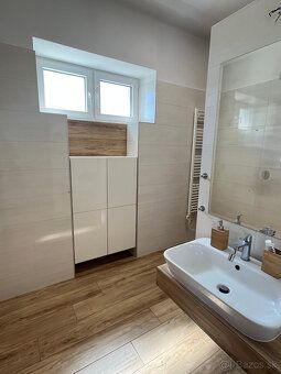 Predám veľko-metrážny 2 izbový byt 82 m2 s lodžiou, dvoma pi