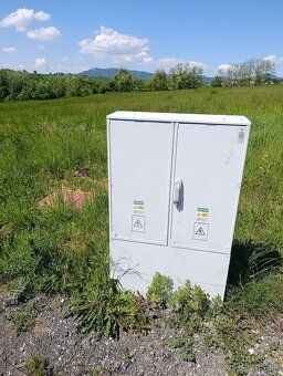 Predám pozemok vo Veľkom Lapáši o výmere 1304 m2, zložený z 