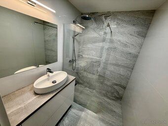 🏙️ PRIESTRANNÝ 3-IZBOVÝ BYT S DVOMI BALKÓNMI NA PRENÁJOM V T