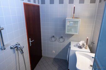 Wir bieten eine außergewöhnliche 3-Zimmer-Wohnung in einer p