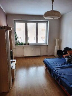 Vo výbornej tehlovej bytovke na Malinovského ulici v slušnom