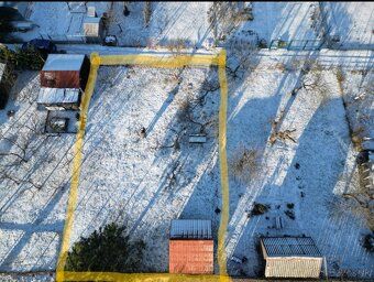 Predám záhradu v lokalite Tarča. Rozloha záhrady 352 m². Rov