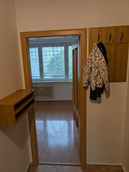 Ponúkam na predaj 3izbový byt nachádzajúci sa na 1. poschodí