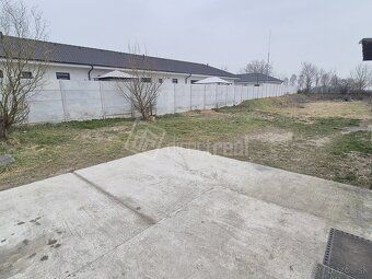 Rodinný dom s veľkým stavebným pozemkom v tichej lokalite
Po