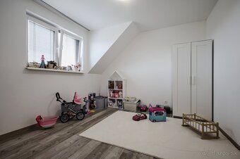 / EXKLUZÍVNE IBA U NÁS / ponúkame na predaj priestranný dvoj