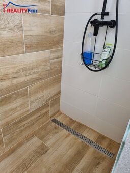 Ponúkame na predaj 2i apartmán po kompletnej modernej rekonš