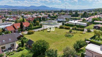 B10 Vám ponúka na predaj Pozemok pre rod. domy - slnečný, ro
