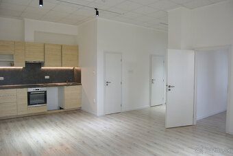 Prenajmem kancelárske priestory na Trojičnom námestí 180 v T