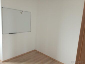 Prenajmeme krásny obchodný priestor na Trenčianskej ceste v 