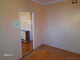 Predám svetlý 2 izb.byt v Krupine, 65 m2; orientácia JZ príz