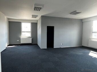 Prenajom Administrativnej budovy s kanceláriami, kuchyňou a 