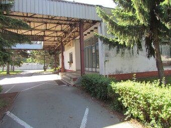 Predam 6 podlaznu administrativnu budovu /5 nadzemných a 1 p