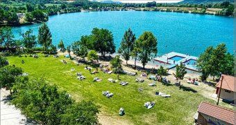 Ponúkam na predaj krásny stavebný pozemok pri jazere Vadna P