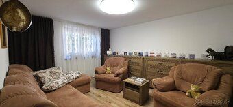 Ponúkame na predaj komfortný 4‑izbový bungalov s zimnou záhr