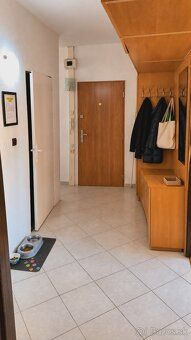 Ponúkame na predaj zariadený 3-izbový byt s balkónom – Humen
