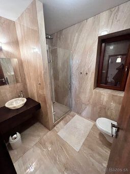 Ponúkame Vám na predaj luxusný trojpodlažný rodinný dom v zn
