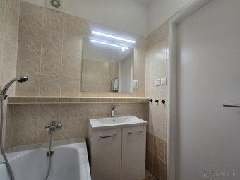 Predám slnečný 1-izbový byt o výmere 36 m² v pokojnej lokali