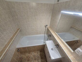 Predám slnečný 1-izbový byt o výmere 36 m² v pokojnej lokali