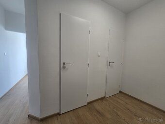 Predám slnečný 1-izbový byt o výmere 36 m² v pokojnej lokali
