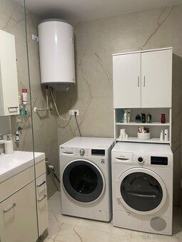 Klimatizovaný 3-izbový byt s balkónom, skladom a 2 parkovací