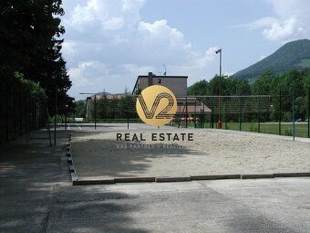 Maroš Vereš +421 904 086 200 e-mail: maros.veres@v2realestat