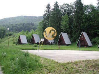 Maroš Vereš +421 904 086 200 e-mail: maros.veres@v2realestat