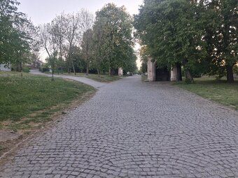 Predam garaz 14 m2 - Kalvária pri Amfiteátri (vid foto - fot