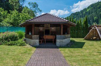 Tento výnimočný 3-izbový apartmán v obľúbenej lokalite Bystr
