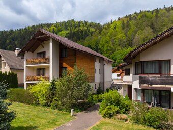 Tento výnimočný 3-izbový apartmán v obľúbenej lokalite Bystr