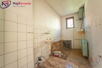 Dvojpodlažný rodinný dom na veľkom slnečnom pozemku – ideáln