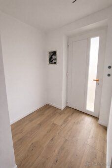 Ponúkame na predaj moderný dvojpodlažný 3-izbový rodinný dom
