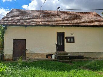 Ponúkame na predaj 2 rodinné domy v obci Alekšince 13km od N
