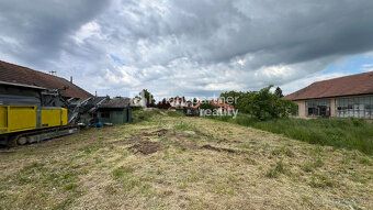 F439-14-MAT3 
Na predaj stavebný pozemok v obci Veľká Maňa, 