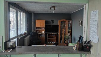 Predám byt v Brezovej pod Bradlom. Byt má rozlohu 65 m2 a na