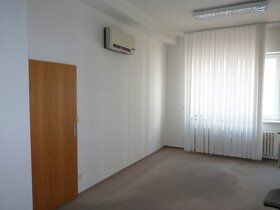 Ponúkame na predaj veľké priestory na 2. poschodí v polyfunk